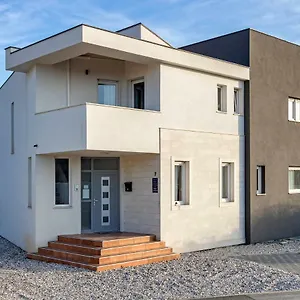 Peti Apartament