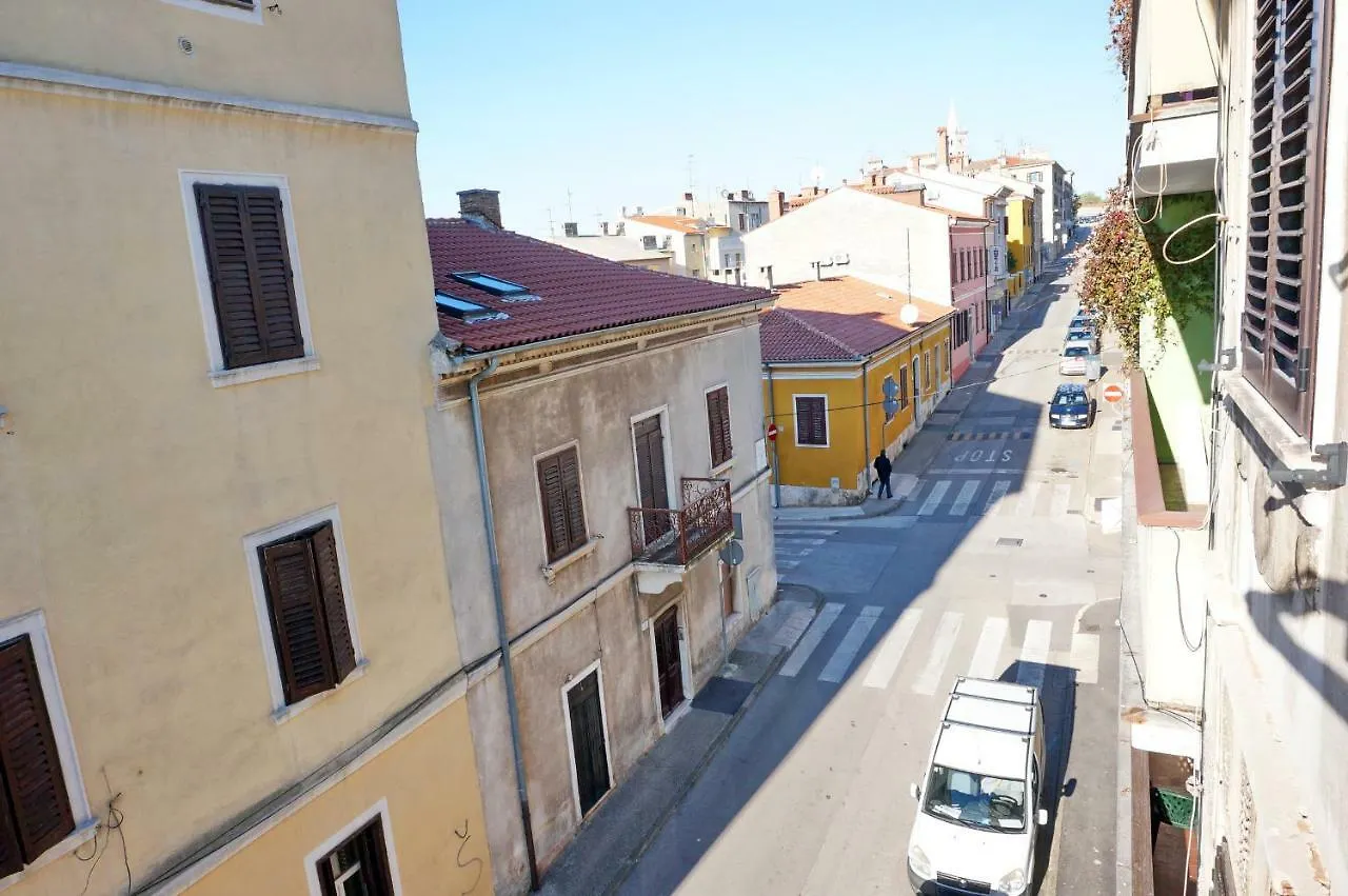 Apartments Epulon Pula 0*,